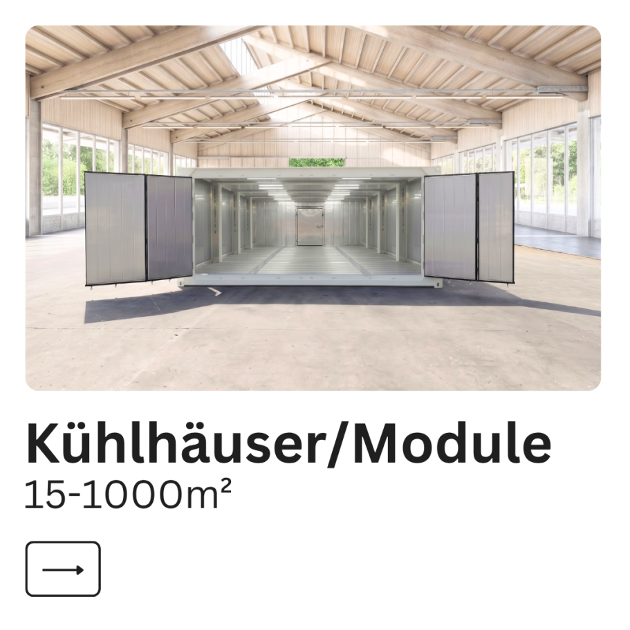 Kühlhaus mit offenen Modulen in einem hellen, geräumigen Innenraum.